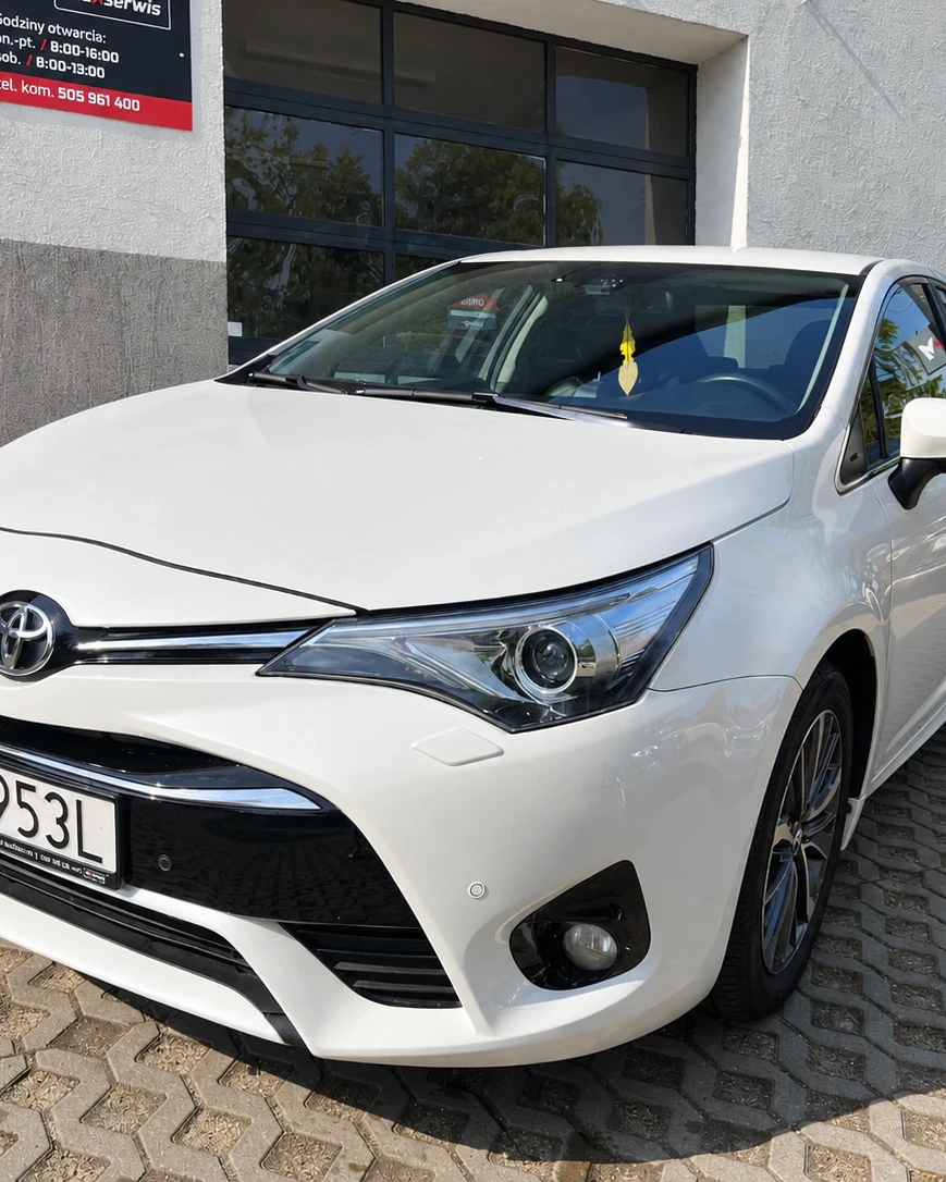 Toyota Avensis po naprawie powypadkowej w warsztacie Motos