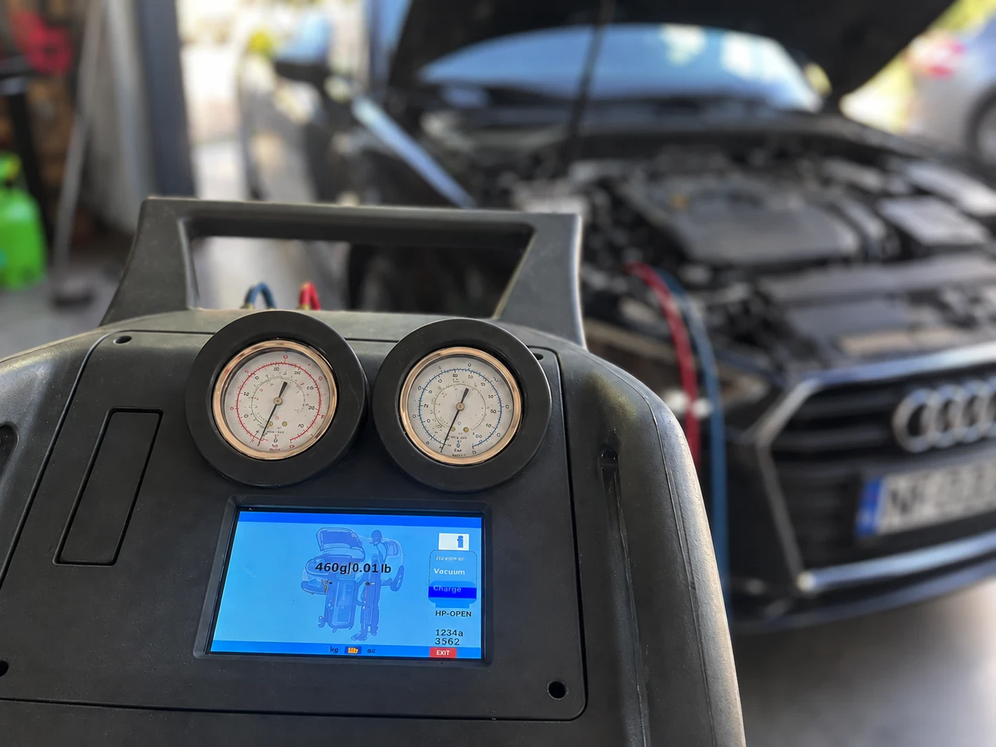 Serwis klimatyzacji stacją przy Audi